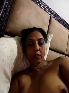 Snapshot of Mahi4luv chatting on 10.19.25 Mahi4luv online show from 10.19.25