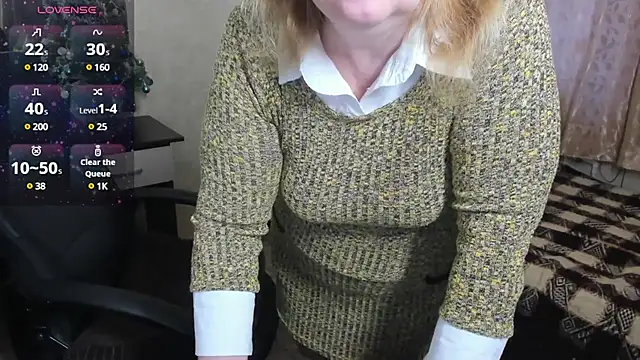 Snapshot of Frau_Marta chatting on 01.10.25 Frau Marta online show from 01.10.25