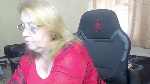 Snapshot of Frau_Marta chatting on 09.13.25 Frau Marta online show from 09.13.25