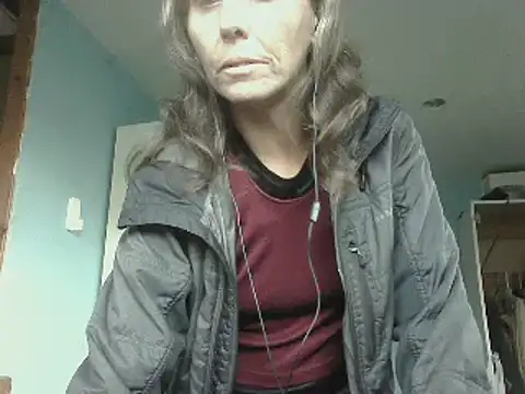 Snapshot of SexyRach75 chatting on 10.15.25 SexyRach75 online show from 10.15.25