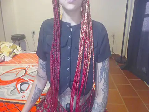 Snapshot of Tattoodreams_lucy chatting on 01.21.25 Tattoodreams lucy online show from 01.21.25