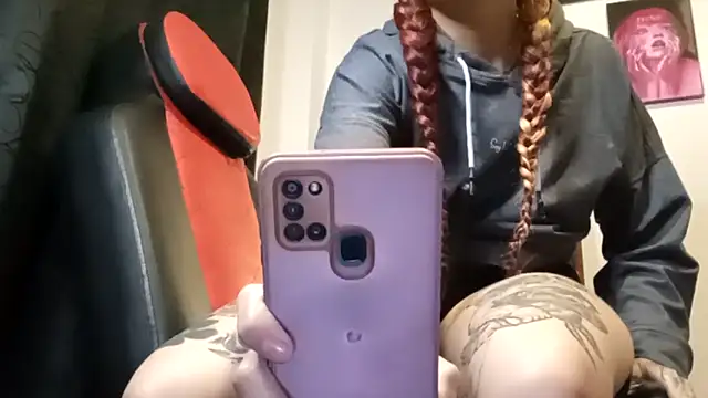 Snapshot of Tattoodreams_lucy chatting on 10.23.25 Tattoodreams lucy online show from 10.23.25