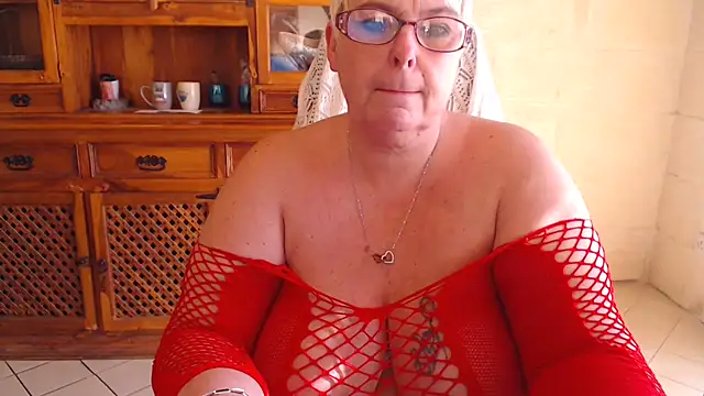 MISS LINDAH online show from 02.04.25