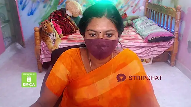 Snapshot of Novapol chatting on 12.14.24 Novapol online show from 12.14.24