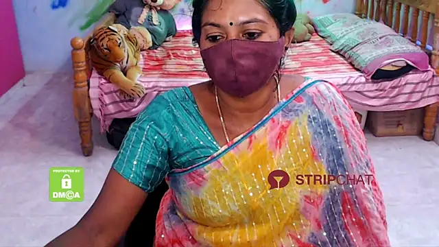 Snapshot of Novapol chatting on 01.04.25 Novapol online show from 01.04.25