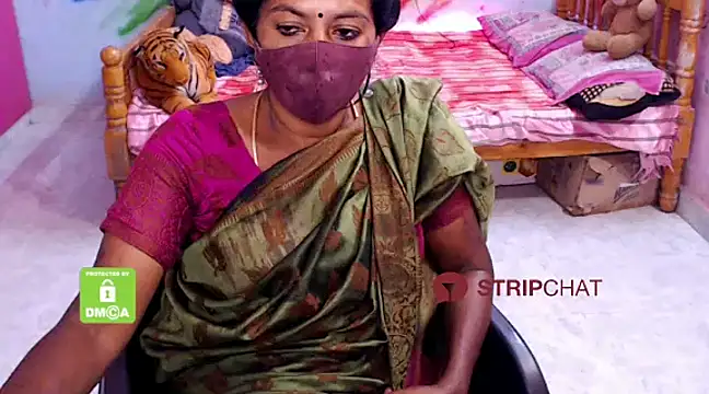 Snapshot of Novapol chatting on 01.26.25 Novapol online show from 01.26.25