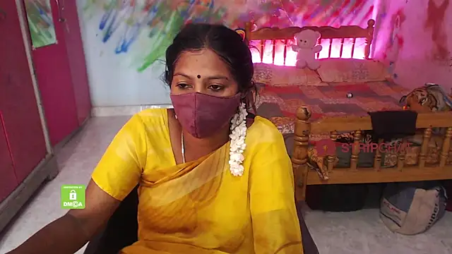 Snapshot of Novapol chatting on 09.28.25 Novapol online show from 09.28.25