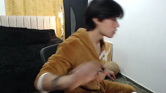 Snapshot of Elio-cam chatting on 02.25.25 Elio-cam online show from 02.25.25