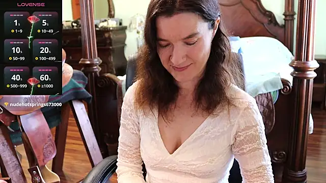 Snapshot of thornburyrose chatting on 02.10.25 thornburyrose online show from 02.10.25