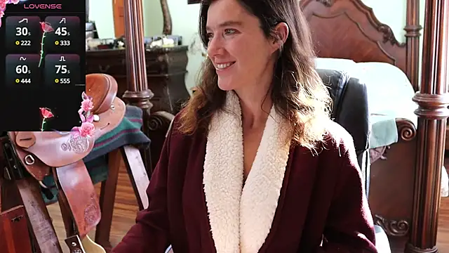 Snapshot of thornburyrose chatting on 02.17.25 thornburyrose online show from 02.17.25