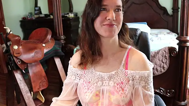 Snapshot of thornburyrose chatting on 03.15.25 thornburyrose online show from 03.15.25