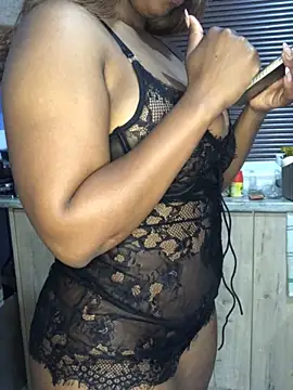 Snapshot of Mysterious_peaches chatting on 11.03.25 Mysterious peaches online show from 11.03.25