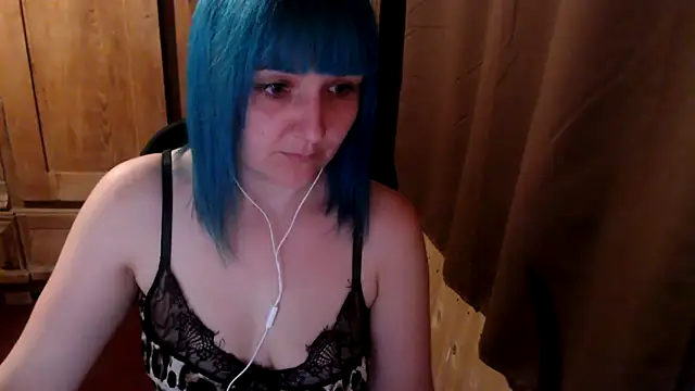 Snapshot of beauty-of-pain chatting on 09.30.25 beauty-of-pain online show from 09.30.25