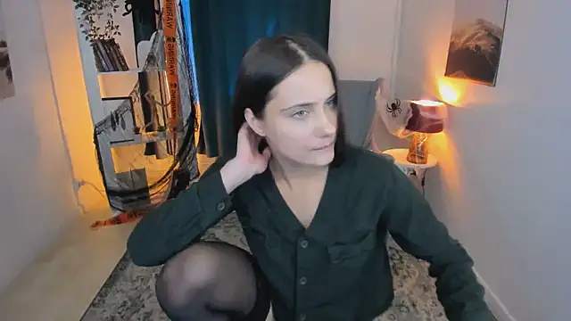 Snapshot of Orfeya chatting on 10.21.25 Orfeya online show from 10.21.25
