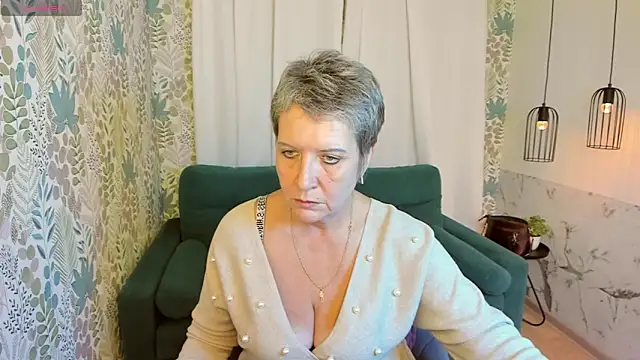 Snapshot of KathySunn chatting on 12.08.24 KathySunn online show from 12.08.24
