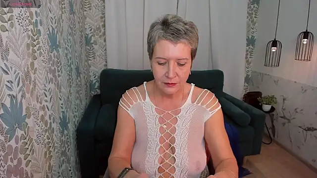 Snapshot of KathySunn chatting on 12.10.24 KathySunn online show from 12.10.24