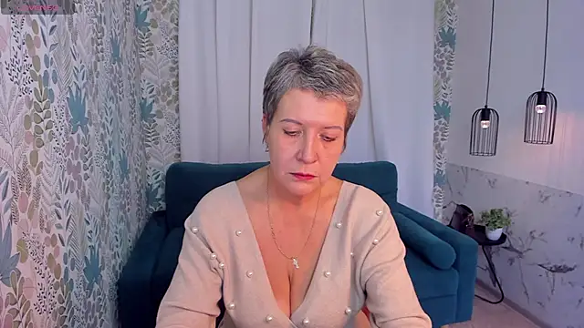 Snapshot of KathySunn chatting on 12.11.24 KathySunn online show from 12.11.24