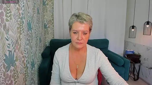 Snapshot of KathySunn chatting on 12.24.24 KathySunn online show from 12.24.24