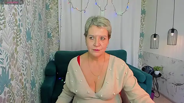 Snapshot of KathySunn chatting on 01.04.25 KathySunn online show from 01.04.25