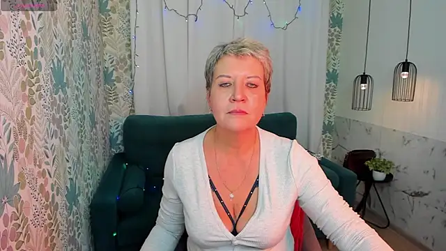 Snapshot of KathySunn chatting on 01.07.25 KathySunn online show from 01.07.25