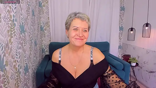 Snapshot of KathySunn chatting on 01.28.25 KathySunn online show from 01.28.25