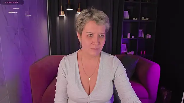 Snapshot of KathySunn chatting on 02.12.25 KathySunn online show from 02.12.25