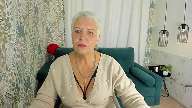 Snapshot of KathySunn chatting on 10.01.25 KathySunn online show from 10.01.25