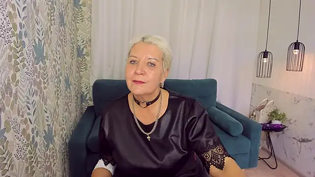 Snapshot of KathySunn chatting on 10.24.25 KathySunn online show from 10.24.25