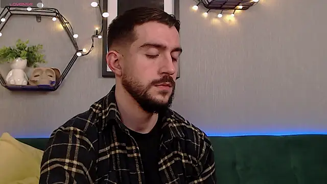 Snapshot of Dylan_Best chatting on 12.27.24 Dylan Best online show from 12.27.24