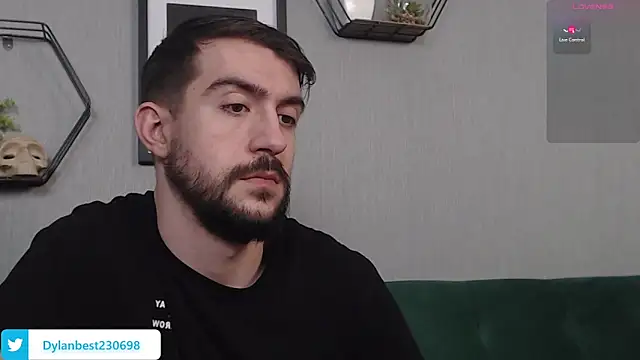 Snapshot of Dylan_Best chatting on 02.10.25 Dylan Best online show from 02.10.25