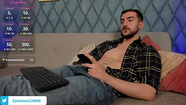 Snapshot of Dylan_Best chatting on 03.18.25 Dylan Best online show from 03.18.25