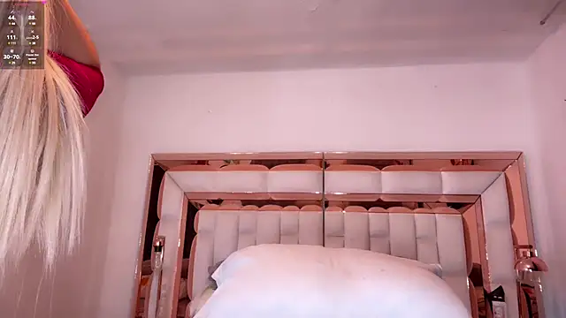 Snapshot of im_yours_01 chatting on 01.26.25 im yours 01 online show from 01.26.25