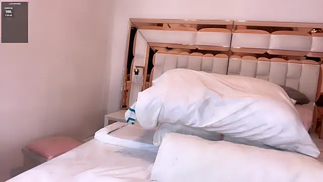 Snapshot of im_yours_01 chatting on 03.17.25 im yours 01 online show from 03.17.25