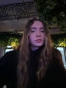 Snapshot of AprilinAlba chatting on 01.12.25 AprilinAlba online show from 01.12.25