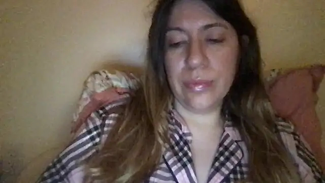 Snapshot of HYPHYtype chatting on 12.28.24 HYPHYtype online show from 12.28.24