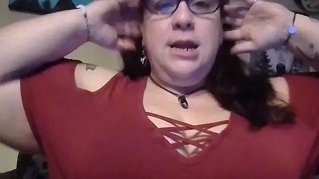 Snapshot of GothyBaby chatting on 10.24.25 GothyBaby online show from 10.24.25