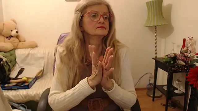 Snapshot of BlairFort chatting on 02.06.25 BlairFort online show from 02.06.25