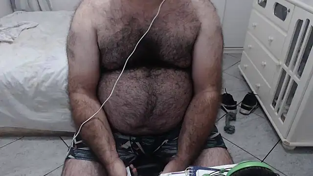 Snapshot of MysterBearMG chatting on 02.14.25 MysterBearMG online show from 02.14.25