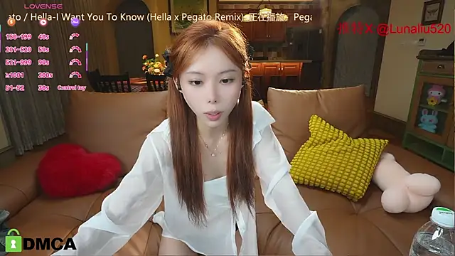 Snapshot of Luna520 chatting on 02.15.25 Luna520 online show from 02.15.25