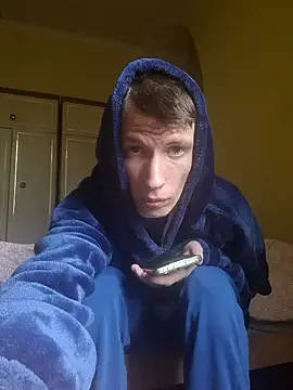 Snapshot of LuxxFin chatting on 11.05.25 LuxxFin online show from 11.05.25