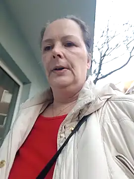 Snapshot of saharaheiss chatting on 01.10.25 saharaheiss online show from 01.10.25