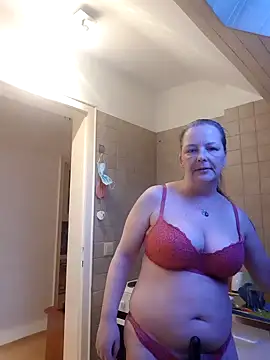 Snapshot of saharaheiss chatting on 02.19.25 saharaheiss online show from 02.19.25