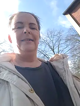 Snapshot of saharaheiss chatting on 02.26.25 saharaheiss online show from 02.26.25