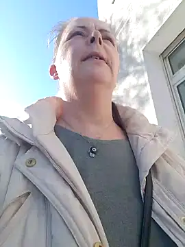 Snapshot of saharaheiss chatting on 03.03.25 saharaheiss online show from 03.03.25