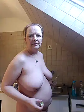 Snapshot of saharaheiss chatting on 03.12.25 saharaheiss online show from 03.12.25