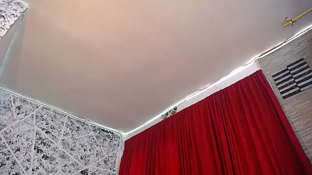 Snapshot of hornytsblonde chatting on 09.19.25 hornytsblonde online show from 09.19.25