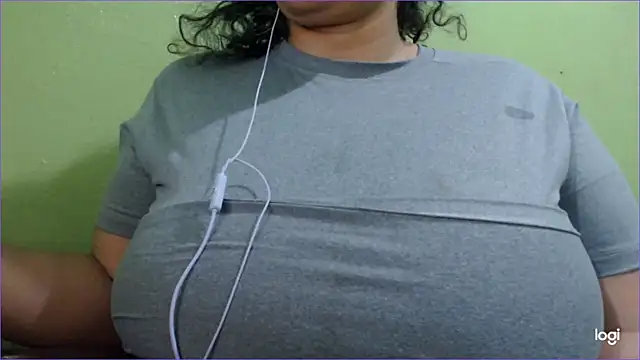 Snapshot of Kosem4 chatting on 02.27.25 Kosem4 online show from 02.27.25