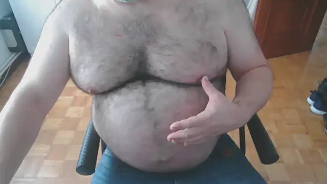 Snapshot of mikeyhotbear chatting on 10.21.25 mikeyhotbear online show from 10.21.25