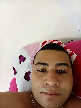 Snapshot of EISONREINA11 chatting on 10.14.25 EISONREINA11 online show from 10.14.25