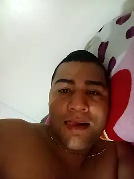 Snapshot of EISONREINA11 chatting on 10.18.25 EISONREINA11 online show from 10.18.25